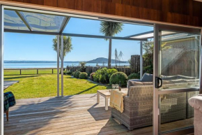 Lakefront Beauty - Hannahs Bay Holiday Home